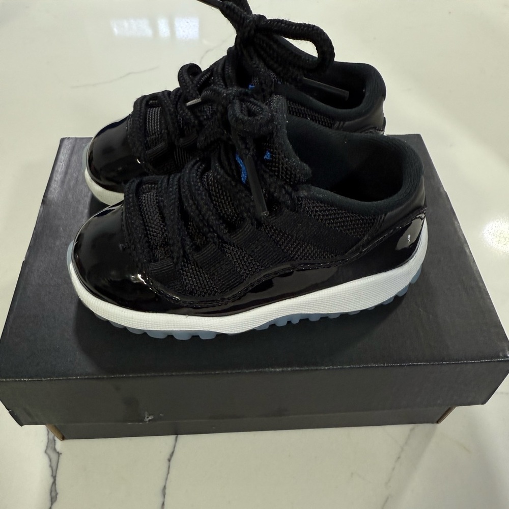 Jordan 11 retro low - Picture 3 of 7